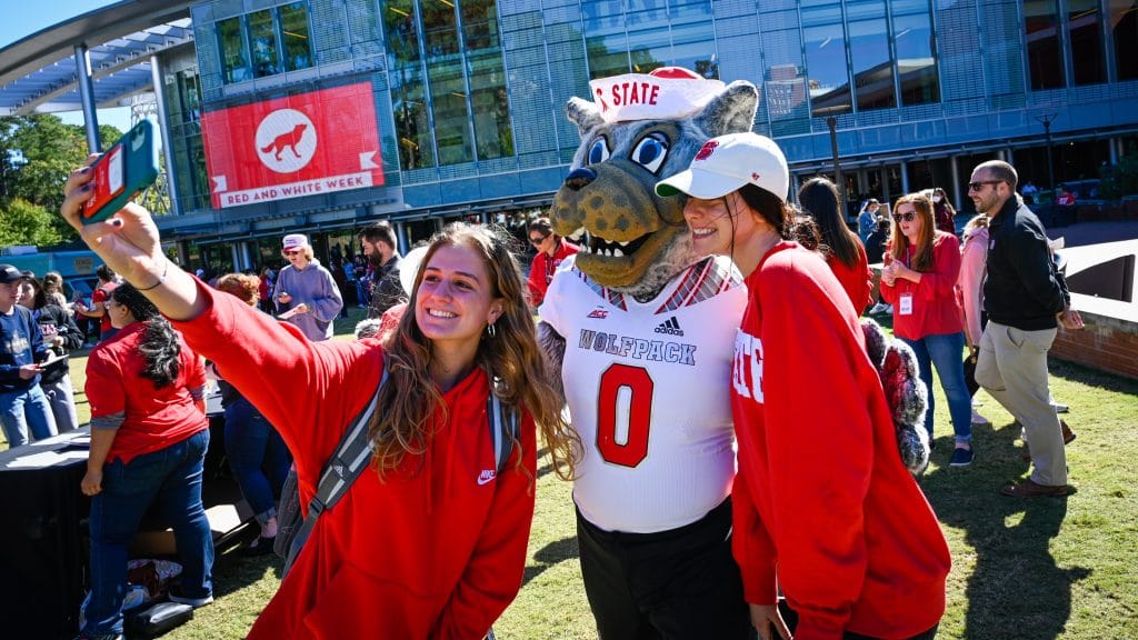 During Pack Appreciation Day students show our appreciation to the tens of thousands of donors who supported our Think and Do the Extraordinary Campaign. Students wrote notes and made videos to give thanks. This happened on Stafford Commons.