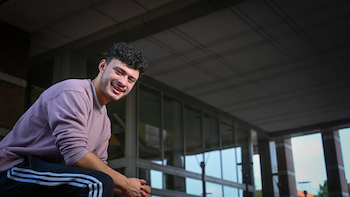 Michael Nuñez, a Juntos program alumnus turned mentor .